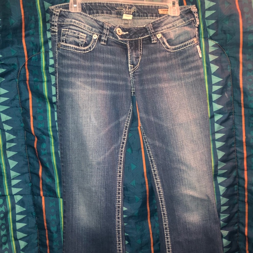 Silver brand jeans only worn once gems on the back